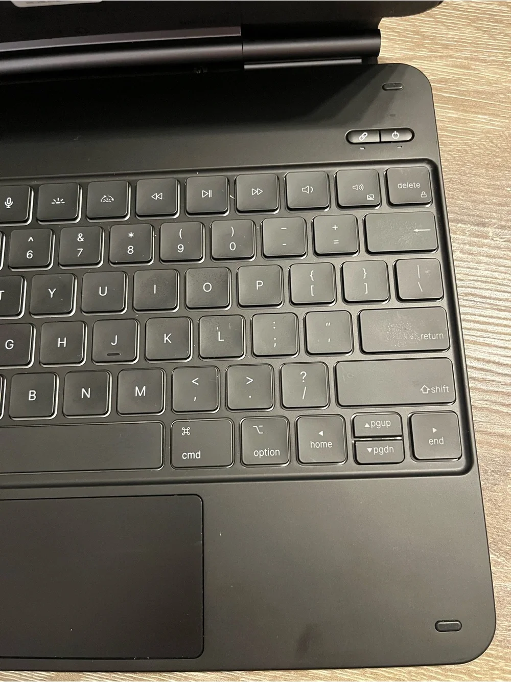 Magnetic typecase For 13’ iPad